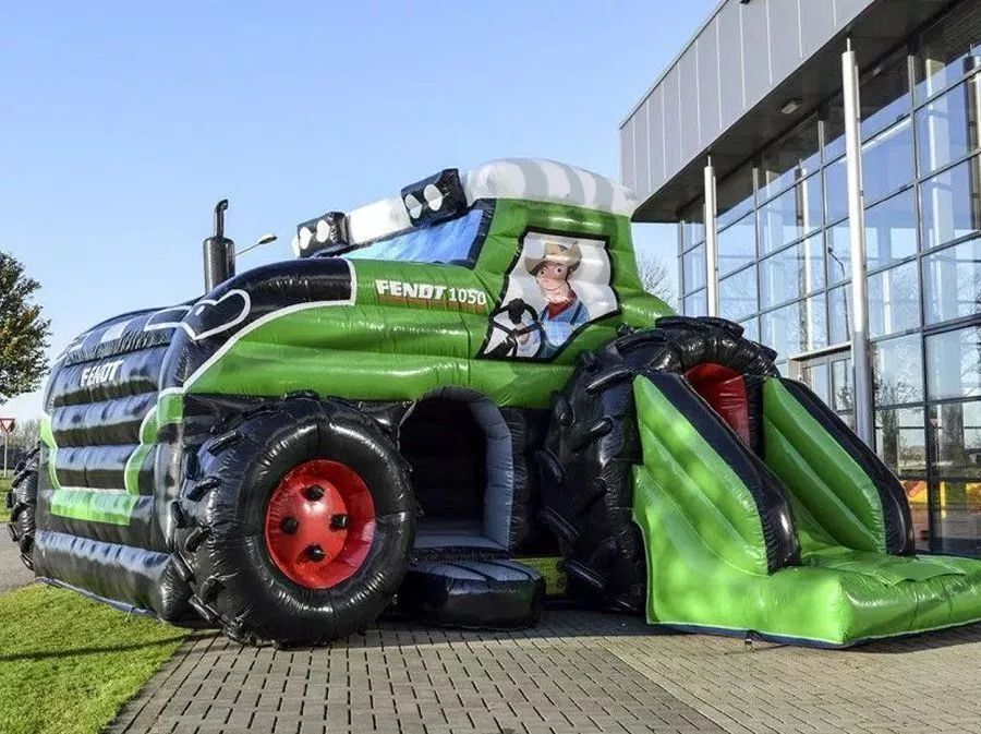 Springkussen Tractor met glijbaan (overdekt)