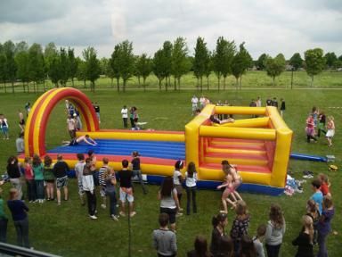 Levend sjoelen met opblaasbare bodem