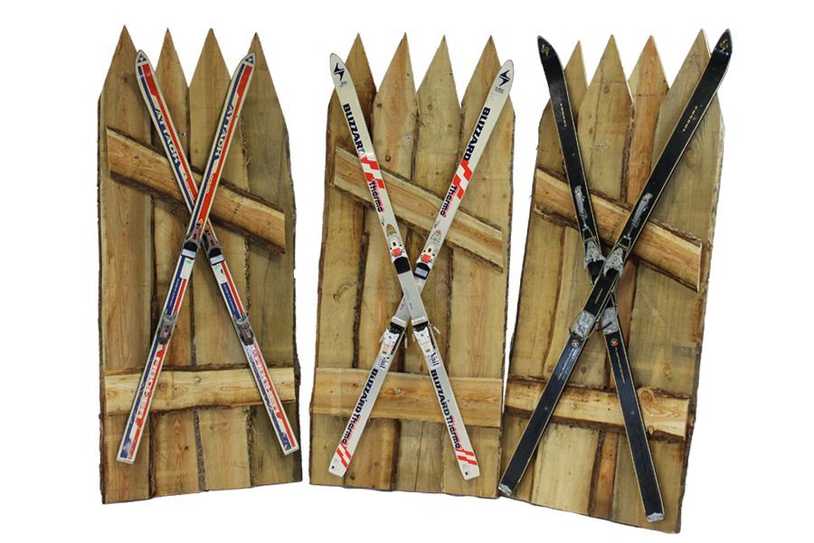 Houten decorpaneel met ski’s