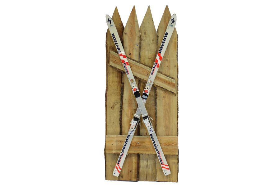 Houten decorpaneel met ski’s