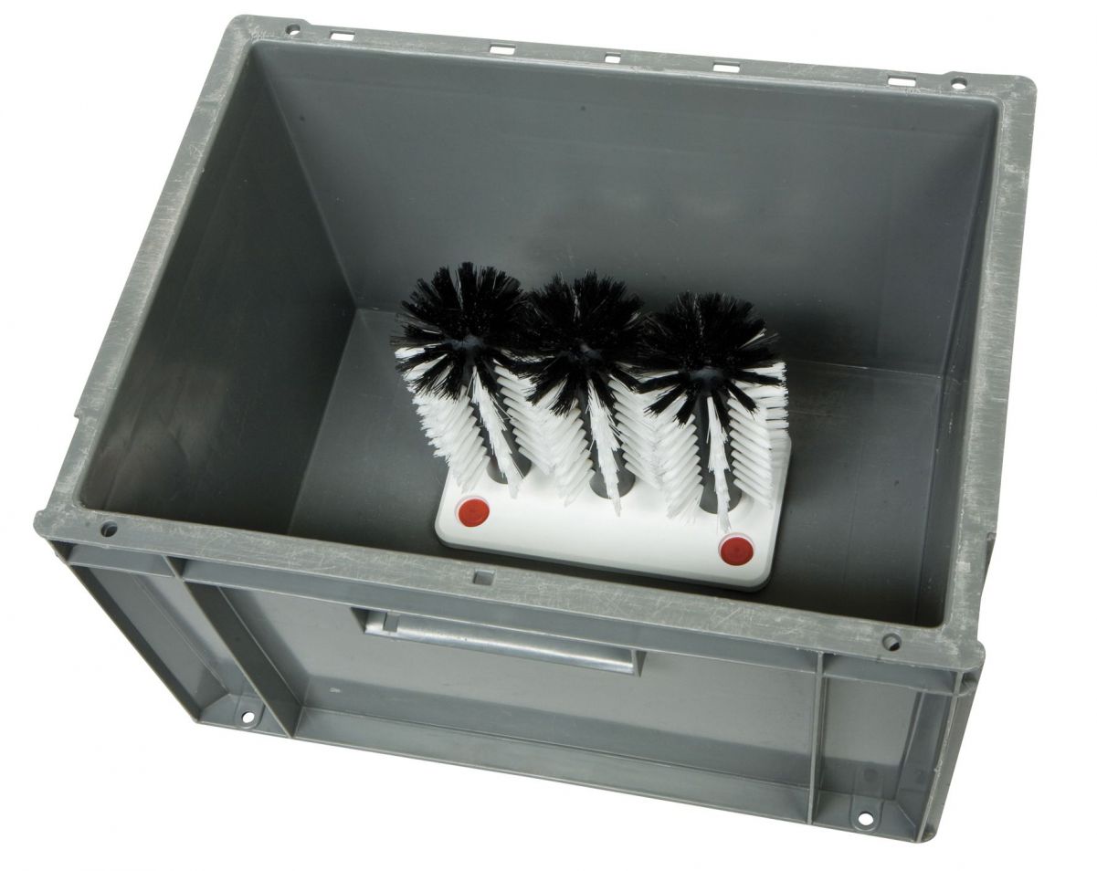 Krat met bierborstel