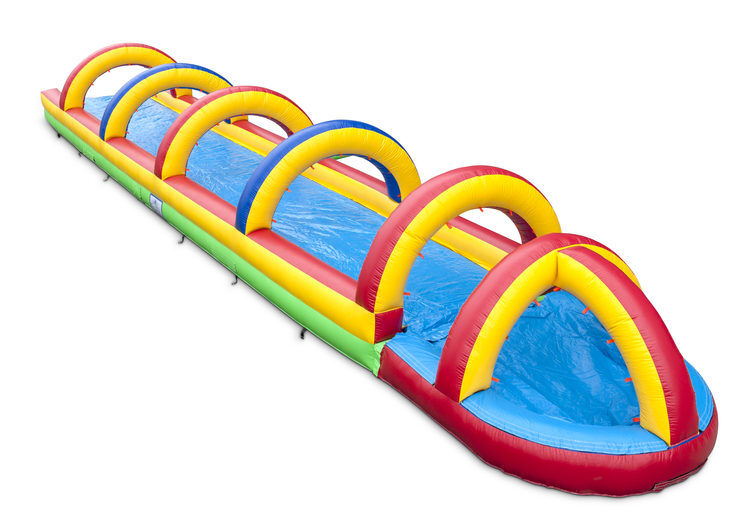 Buikschuifbaan met zwembad